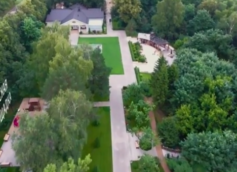 Опальный оппозиционер показал люксовую жизнь «кошелька» Путина (ВИДЕО, ФОТО)