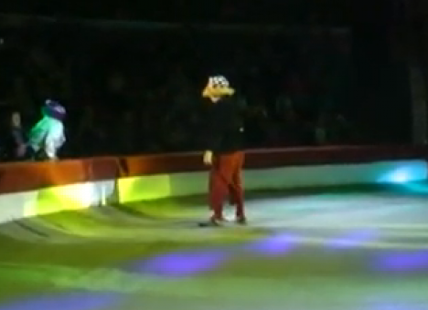 К цирку, где работал «Солнечный клоун», приходят скорбящие (ВИДЕО)