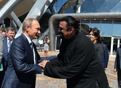 Стивен Сигал сможет получать российскую пенсию