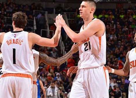 «Финикс» с украинцем обыграл «Нью-Орлеан»