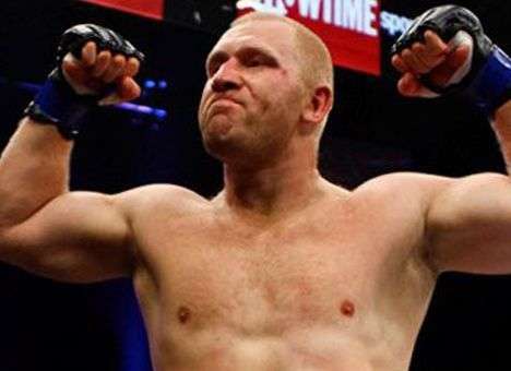 Русский боец рухнул от первого удара (ВИДЕО)