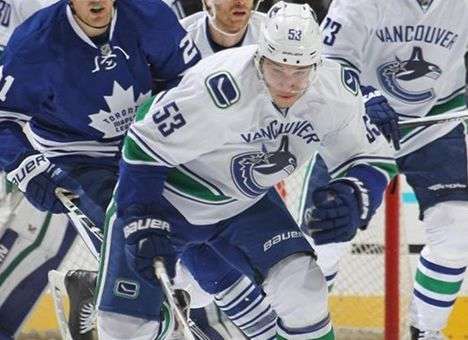 Хоккеисты «Торонто» и «Ванкувер» устроили массовую драку (ВИДЕО)