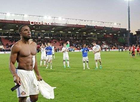 Форвард «Сандерленда» играл матч с поломанным ребром