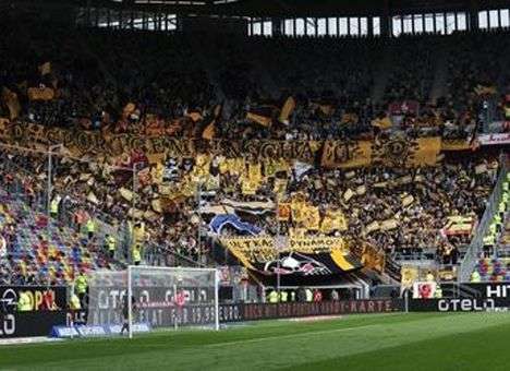 «Динамо» наказано за брошенную с трибуны голову быка