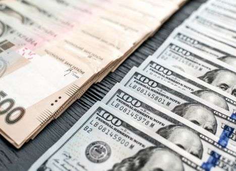 Курс гривни на межбанке снизился