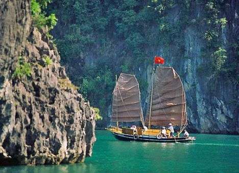 Вьетнам вводит электронные визы для иностранных туристов