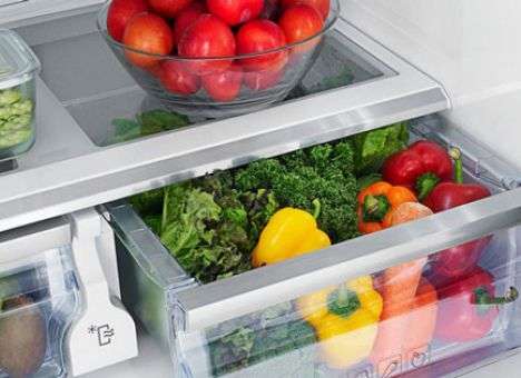 Ученые назвали самое опасное место в холодильнике