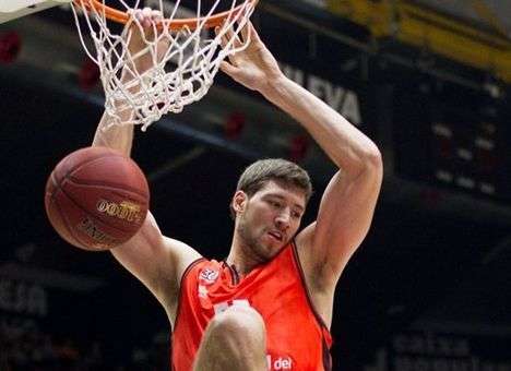 Украинский баскетболист обыграл российскую команду в Еврокубке
