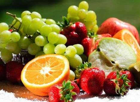 Эксперты назвали, какое количество калорий скрывают в себе популярные фрукты