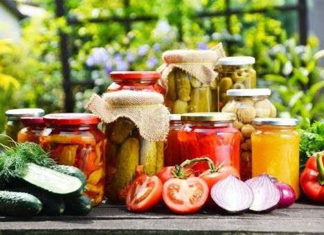 Нутриционисты назвали продукты, после которых хочется, есть еще больше