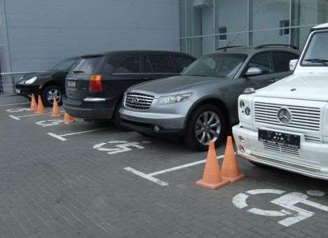 Штраф за парковку на местах для инвалидов могут повысить