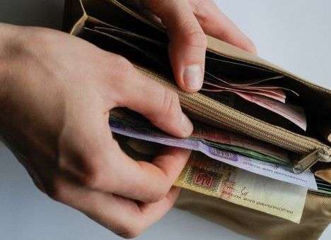 Чиновники хотят платить меньше налогов с высоких зарплат