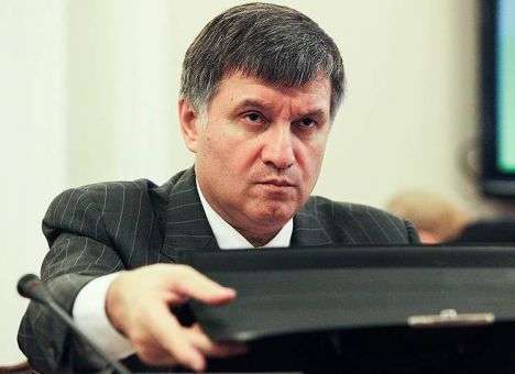 Аваков призвал задерживать провокаторов на митингах