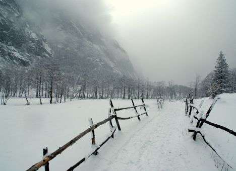 Туристы оказались заложниками снегопада