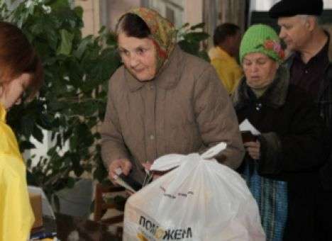 Каждый третий житель Донбасса выживает за счет гуманитарной помощи