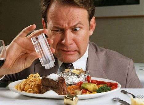 Почему людей тянет на соленое, рассказали ученые