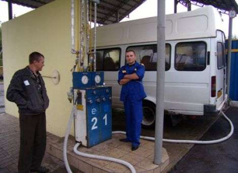 Украинские водители отказываются от бензина