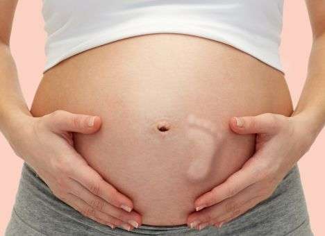 Разгадана суть толчков младенца в утробе матери