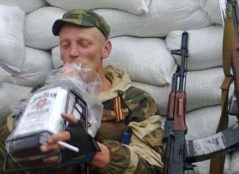 В ЛНР перестали платить боевикам из-за массового пьянства