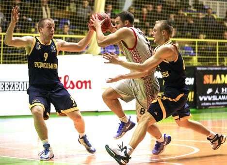 «Будивельник» и «Химик» выиграли очередные матчи Суперлиги