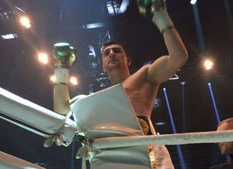 Украинский боксер по очкам проиграл чемпионский бой