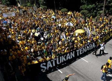 Десятки тысяч демонстрантов вышли на улицы в Малайзии