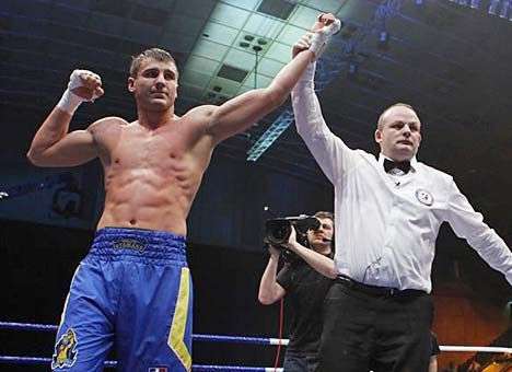 Соперник украинского боксера сдался после восьмого раунда (ВИДЕО)