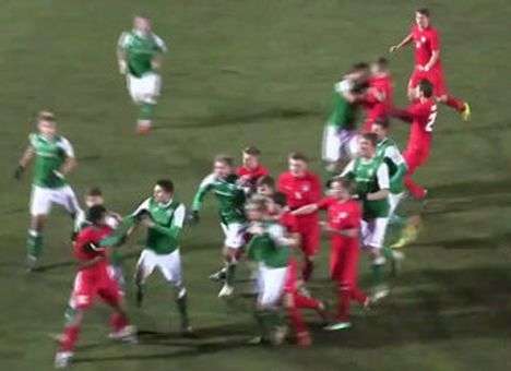 В Первой лиге футболисты устроили массовую драку (ВИДЕО)