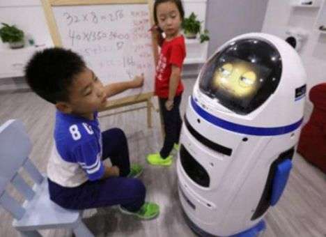 В Китае робот впервые «напал» на человека и травмировал его