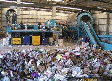 Перебирать мусор дома – неправильно