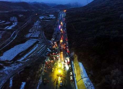 В Китае погибли 17 человек в столкновении 56 машин (ФОТО)