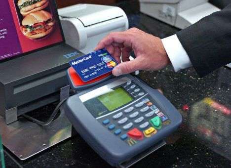 Украинцы пристрастились к безналу