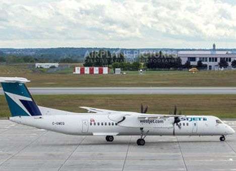 В Канаде самолет совершил аварийную посадку на одном шасси