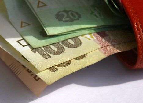 Кабмин повысил оклады работников бюджетной сферы