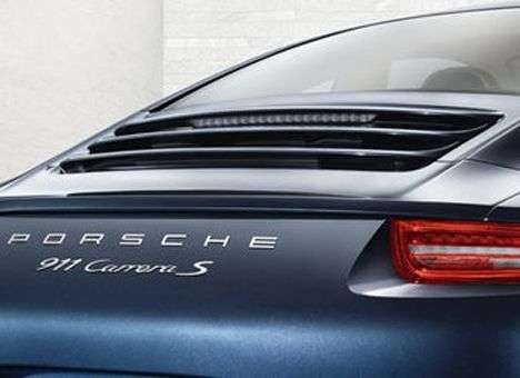 Парижские полицейские по ошибке взорвали Porsche