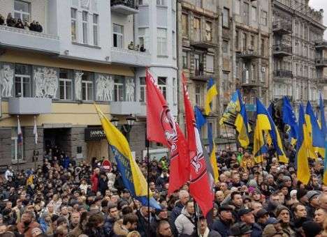 Саакашвили в центре Киева собрал митинг, чтобы выразить недоверие ВР