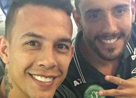 Выживший в авиакатастрофе вратарь умер в больнице