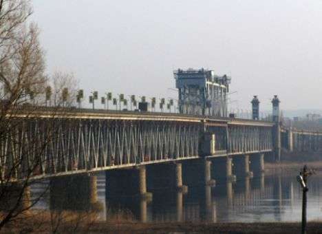 В Полтаве полицейские спасли прыгнувшую с моста женщину