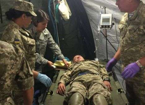 Порошенко отказал студентам-медикам в военной подготовке