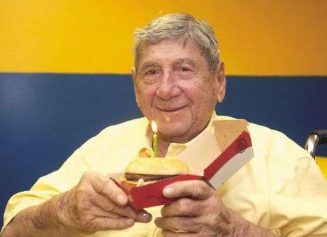 В США на 99-м году жизни скончался создатель «Биг Мака»