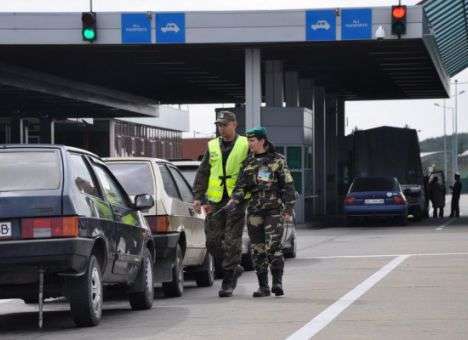 В очереди на границе Украины с Польшей стоят более 1300 автомобилей