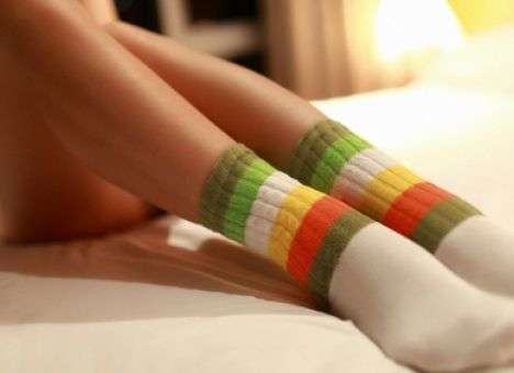 Пара теплых носков позволяет чаще достигать оргазма, доказали ученые