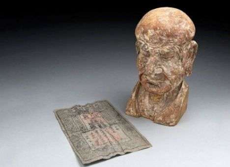 Внутри античной скульптуры нашли банкноту династии Мин