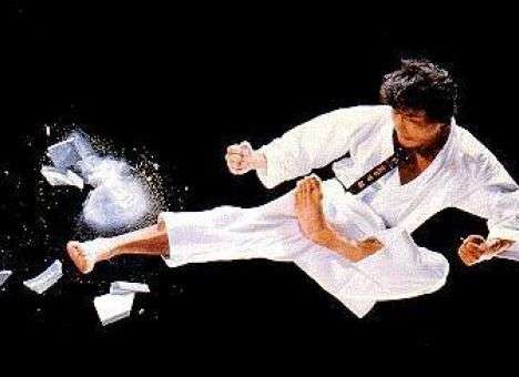 Президент Украины  отменил ограничения в занятих каратэ