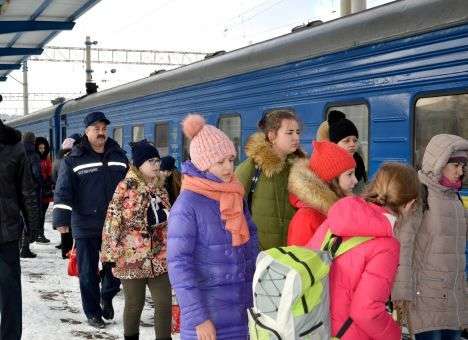 Пострадавшие в ДТП под Днепром 19 детей уехали домой на поезде