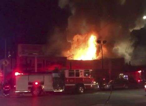 Число жертв пожара в ночном клубе Окленда выросло до 33 человек