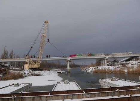 В Славянске заканчивается ремонт взорванного боевиками моста