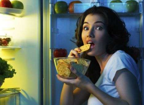 Бессонница опасна для тех, кто следит за фигурой – ученые