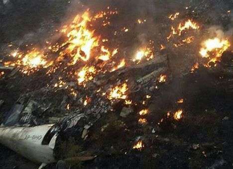 Один из двигателе рухнувшего в Пакистане самолета мог загореться