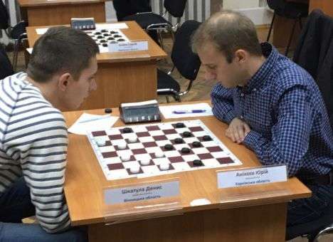 Аникеев и Макаренкова стали чемпионами Украины по шашкам